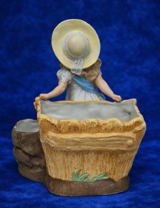 Figura biscuit niña siglo XIX