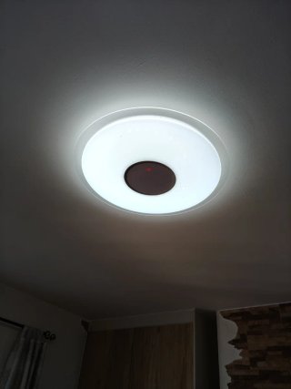 Lámpara Techo con altavoz Bluetooth.