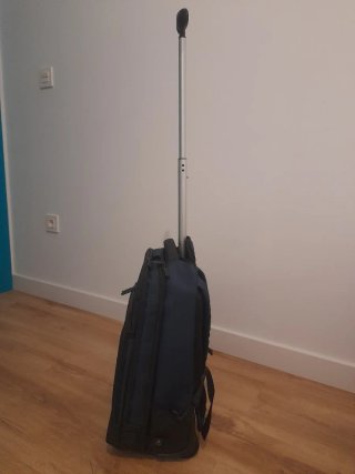 Mochila Samsonite, de alta calidad y casi sin uso.