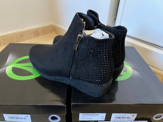 Botines negros con strass T36