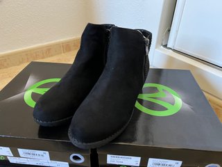 Botines negros con strass T36