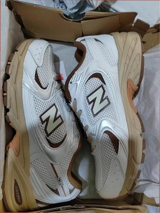New Balance NB 530 Beige/Marrón Talla 37