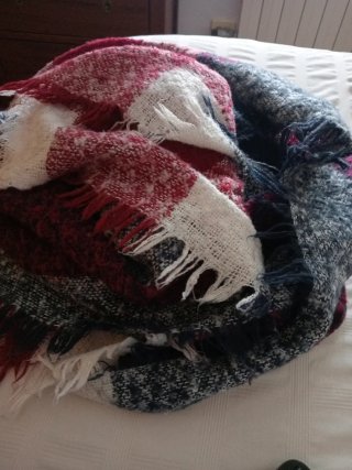 Pañoleta azul y roja
