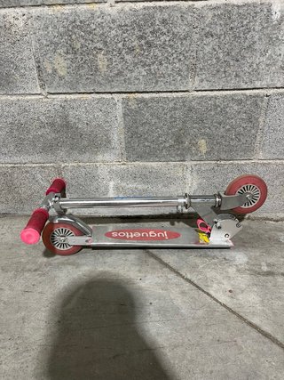 Patinete infantil rosa y plateado