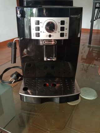Cafetera Super Automática DeLonghi