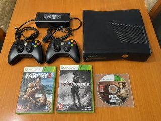 Xbox 360 Slim + 2 controller + 3 giochi