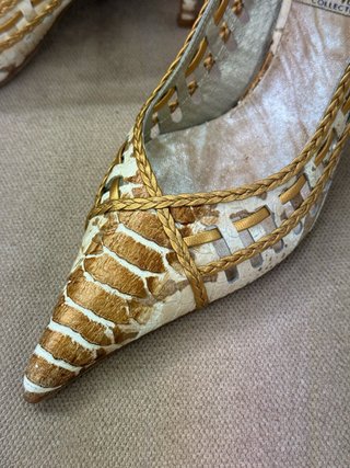 Zapato de piel sin usar bronce beige
