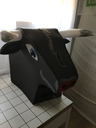 Cabeza de toro de juguete decorativa