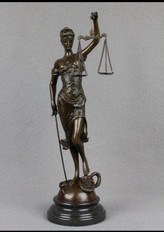 Figura de Bronce, La Justicia
