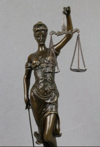 Figura de Bronce, La Justicia