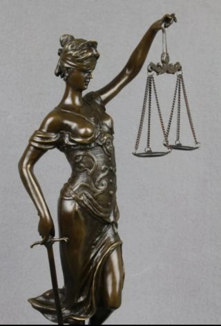 Figura de Bronce, La Justicia