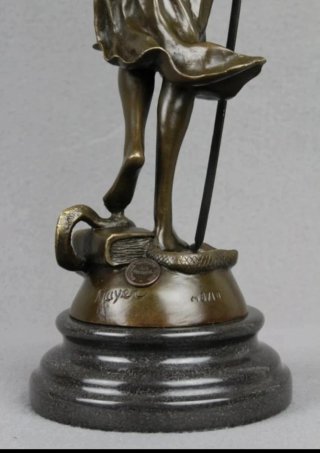 Figura de Bronce, La Justicia