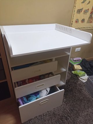 Cambiador Ikea  bebé y escritorio