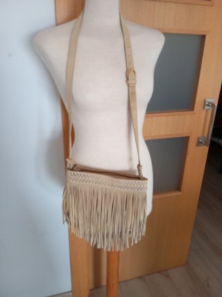 Bolso Zara flecos ante beige
