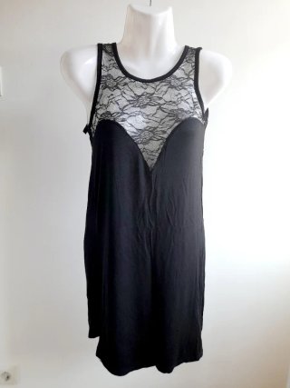 Vestido negro con encaje