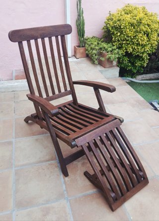 Tumbona de teca reclinable con reposapiés