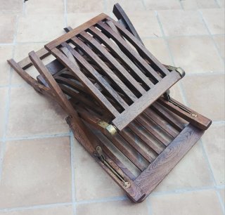 Tumbona de teca reclinable con reposapiés