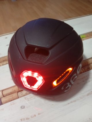 Casco 360 con intermitentes LED