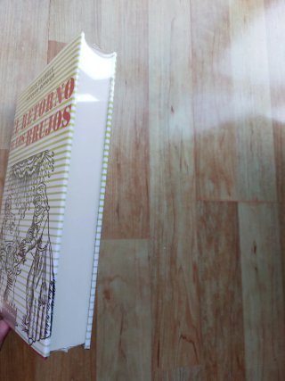 El Retorno de los Brujos, SIN ABRIR.