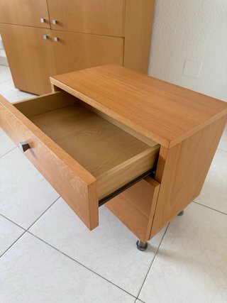Conjunto dormitorio: armario + mesita