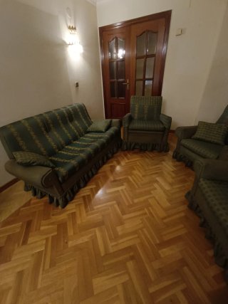 Conjunto sofá y sillones verdes de comedor