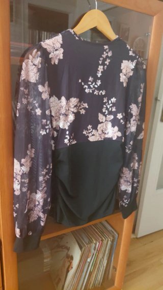 Blusa elegante floral manga larga