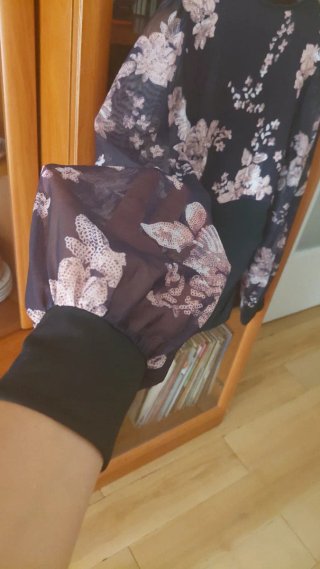 Blusa elegante floral manga larga