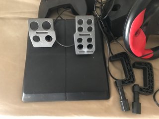 Volante Logitech PS2 con Pedales y Mando