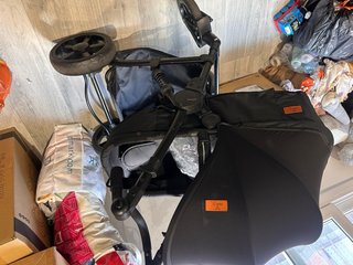Silla de coche y cochecito de bebé