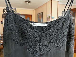 Camiseta lencera negra con encaje