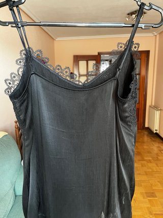 Camiseta lencera negra con encaje