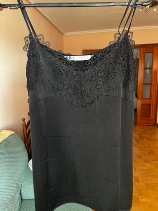Camiseta lencera negra con encaje