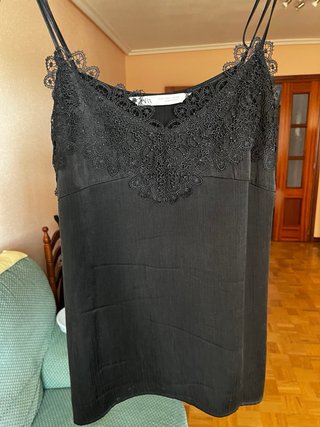 Camiseta lencera negra con encaje