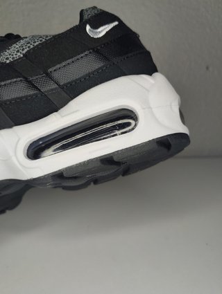 Nike Air Max 95 Talla 43 Negras y Blancas
