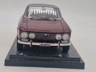 ALFA ROMEO GTV 2000 marrone - Norev - Scala 1/18