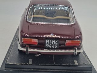 ALFA ROMEO GTV 2000 marrone - Norev - Scala 1/18