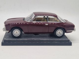 ALFA ROMEO GTV 2000 marrone - Norev - Scala 1/18