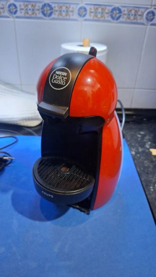 Cafetera Dolce Gusto Roja y Negra