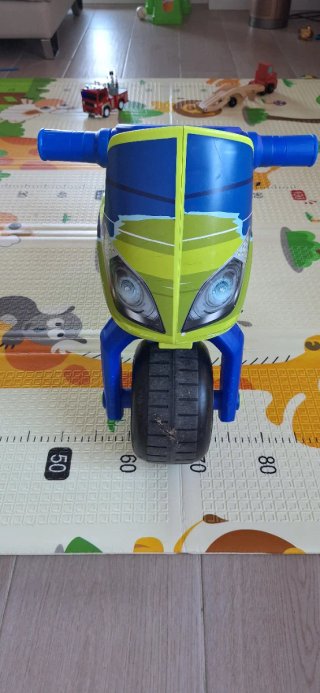 Moto correpasillos Moltó Juguettos verde.
