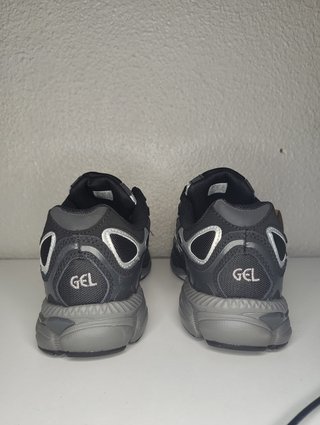 Asics Negras y Plateadas Talla 43.5