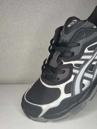 Asics Negras y Plateadas Talla 43.5