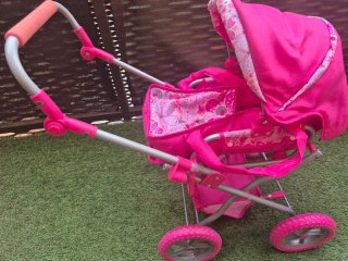 Carrito de muñecas rosa