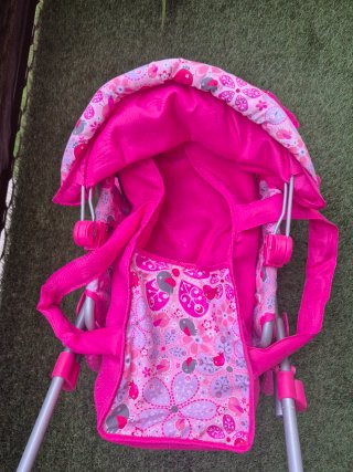 Carrito de muñecas rosa