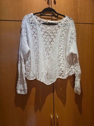 Top blanco de punto calado