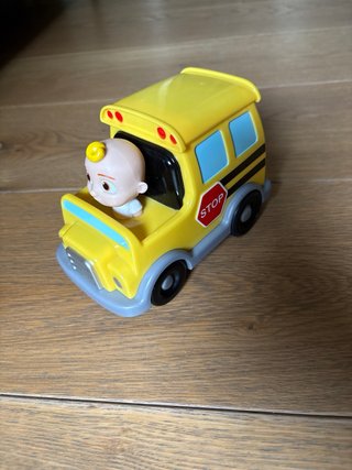 Autobús Cocomelon musical con mando