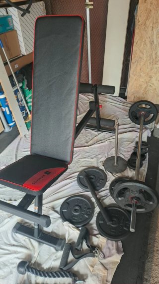 Set de pesas y barra de gimnasio