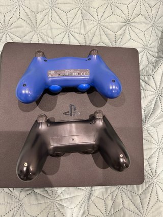 Consola PS4 Sony 500 gb sin mandos