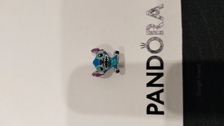 Charm Pandora Stitch Azul y Morado