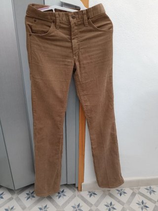 Pantalón recto Wrangler marrón pana