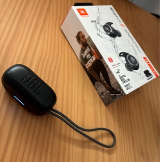 Auriculares JBL Reflect Aero en Negro/Gris.